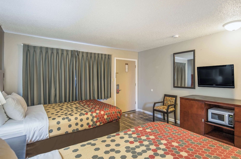 Econo Lodge Inn & Suites Yreka, CA 12/50