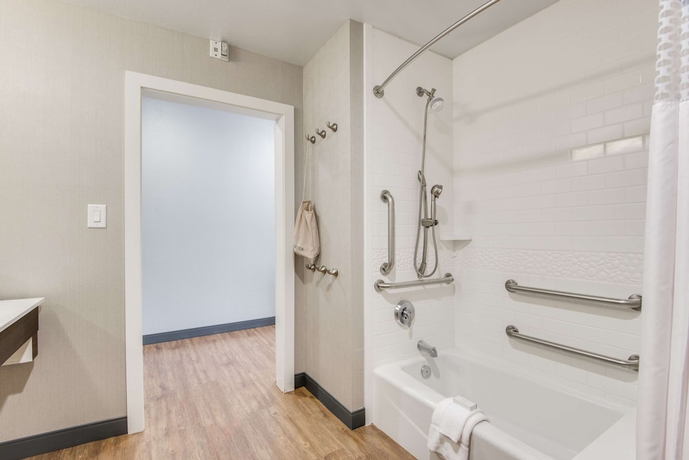 Hampton Inn Suites Dallas Ft Worth Airport South Tx 22/49