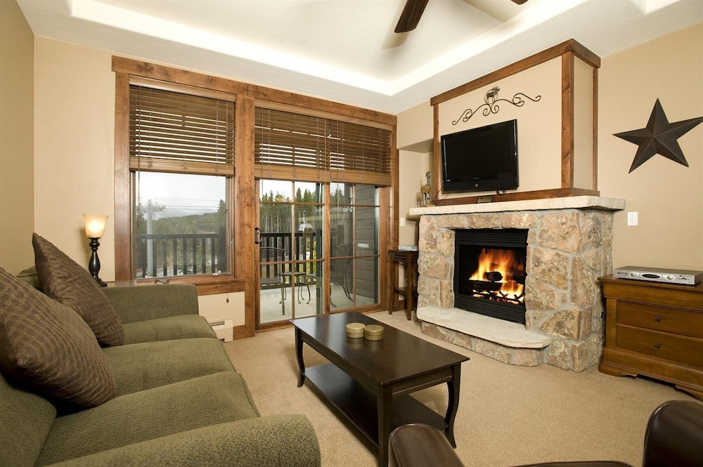 Crystal Peak Lodge 38/74