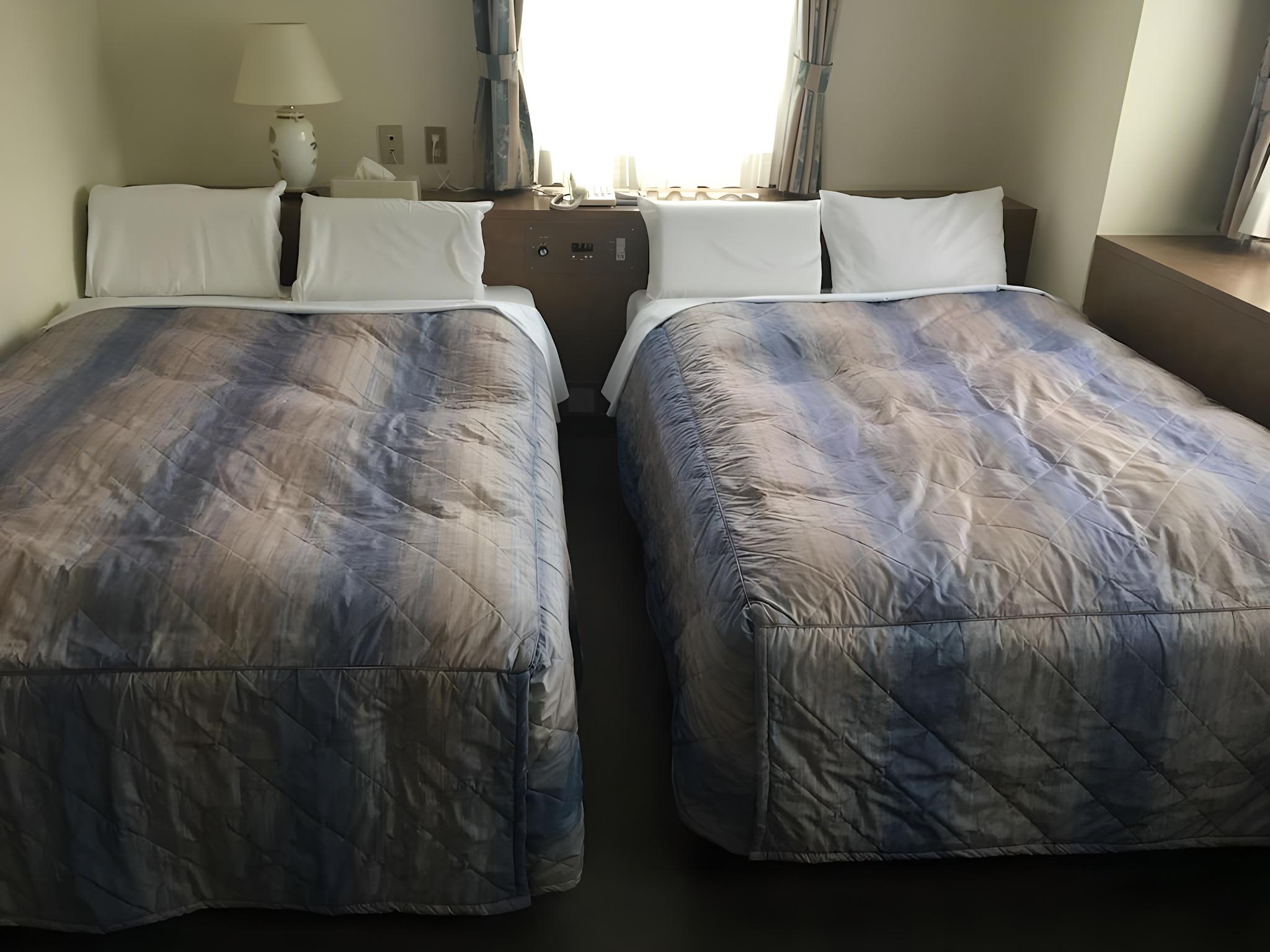 STANDARD, TWIN BEDS, SMOKING
