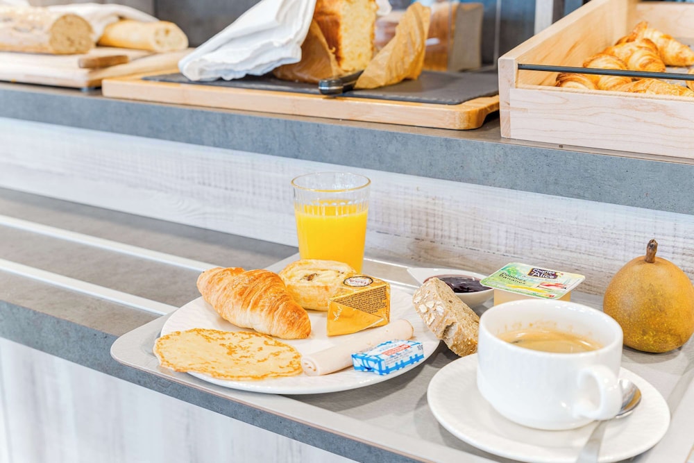 Kyriad Direct Tours Sud Chambray Les Tours 44/58