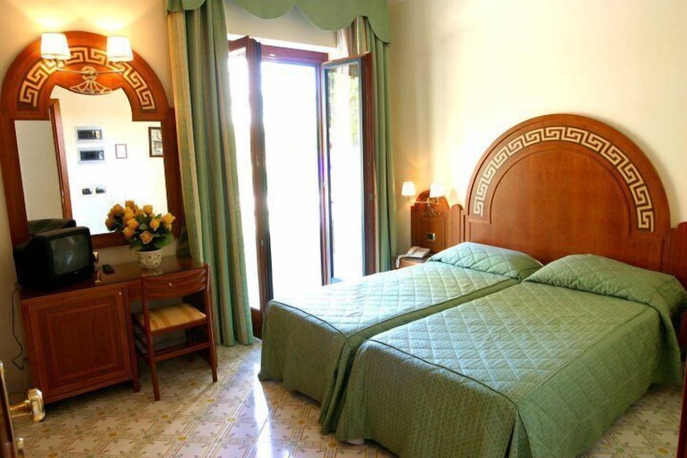 DELUXE, DOUBLE BED, SEA VIEW, BALCONY