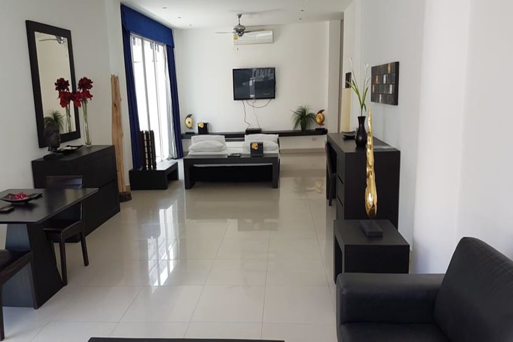 East Suites 52/73