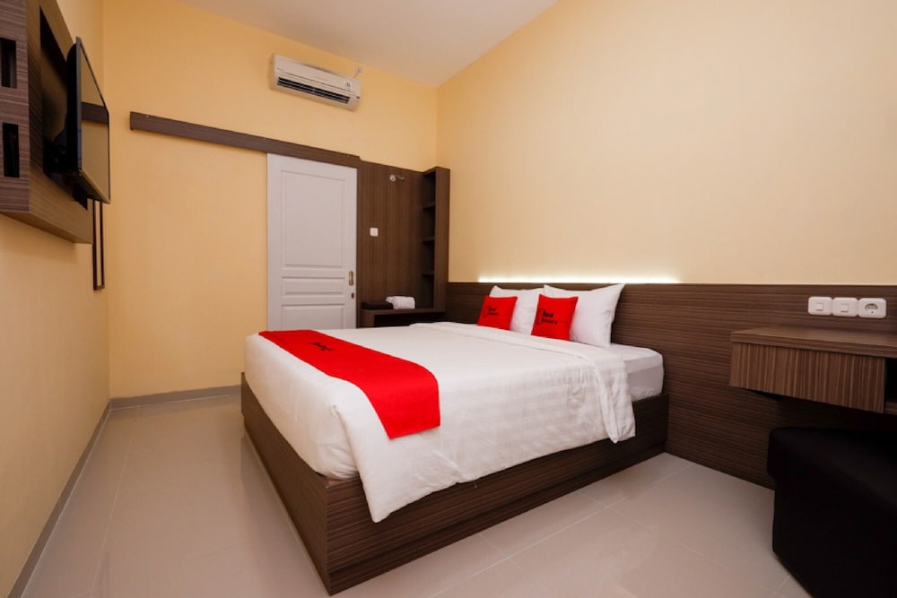 Reddoorz Plus Near Paragon Mall Semarang 9/33