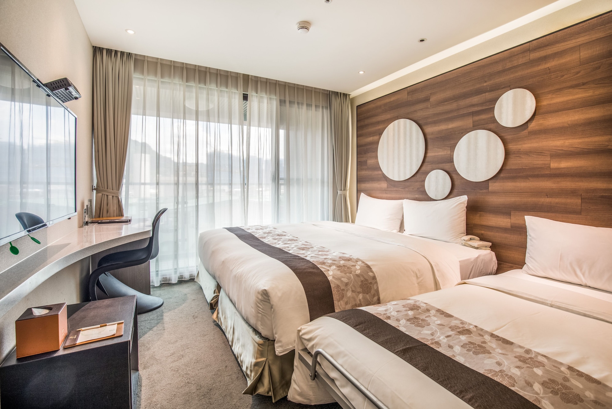 ROOM, DOUBLE BED, WITH EXTRA BED, TAIPEI 101 VIEW