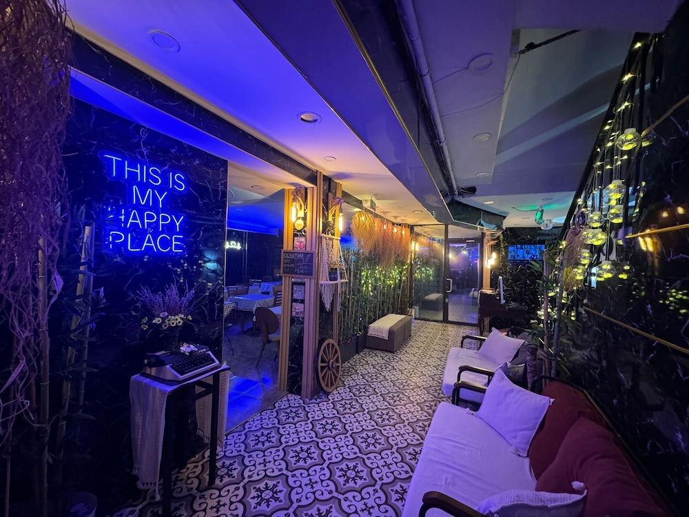 The Little Prince Hotel 1/48