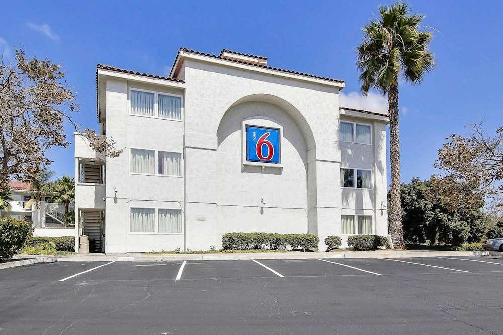 Motel6 Ventura, CA - South 43/61