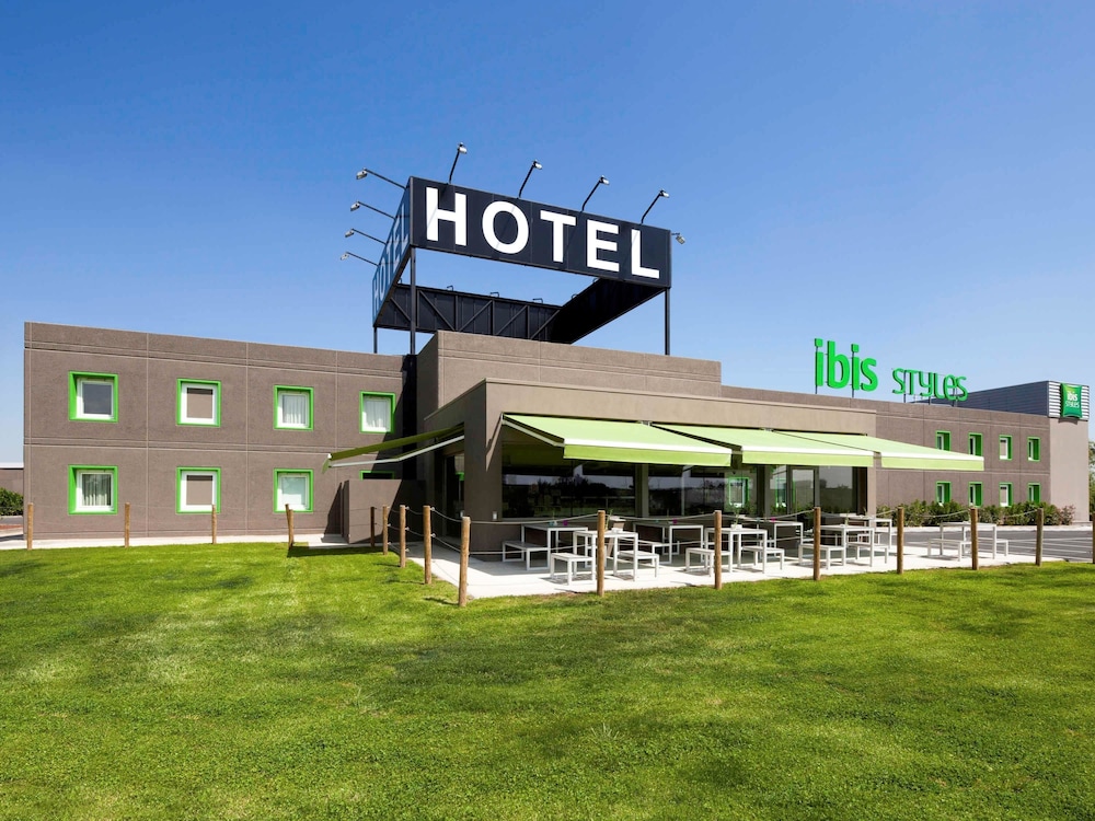 Ibis Styles Lleida Torrefarrera 57/60