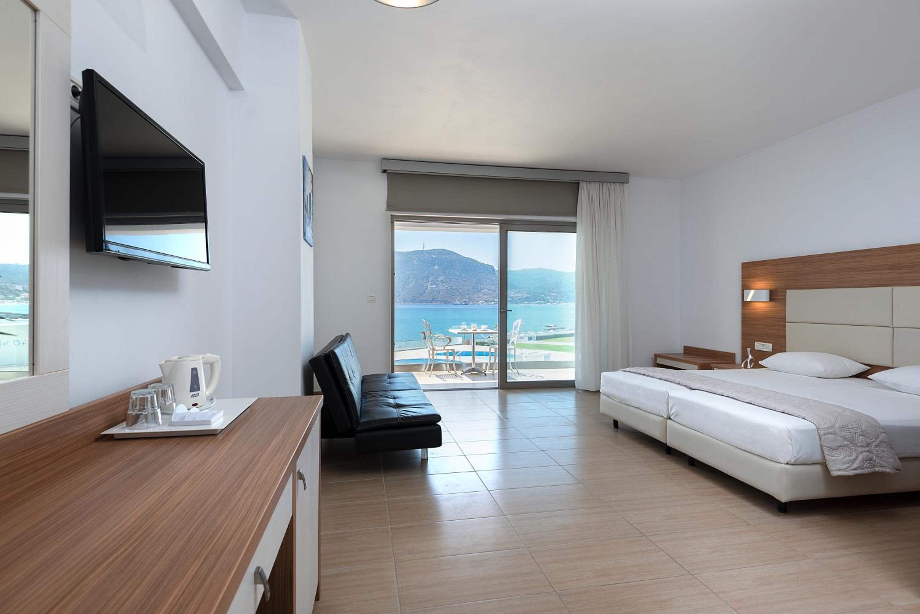 Royal Bay Suites 19/63