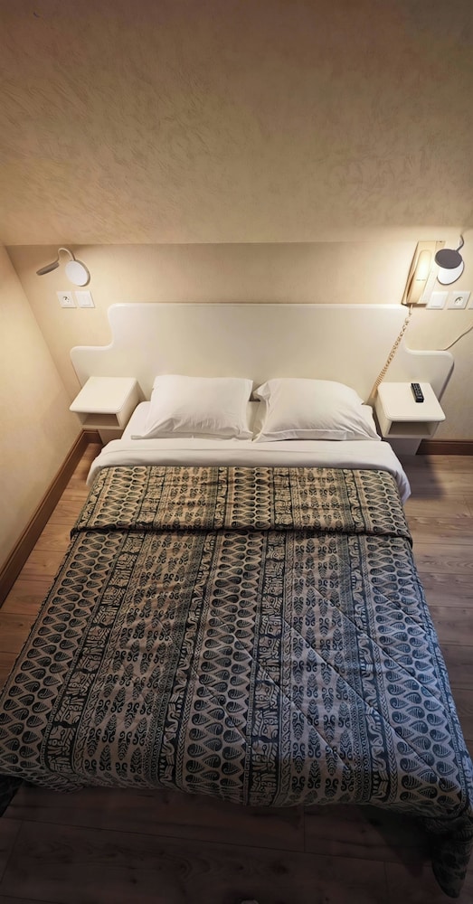 Hotel De France 3/49