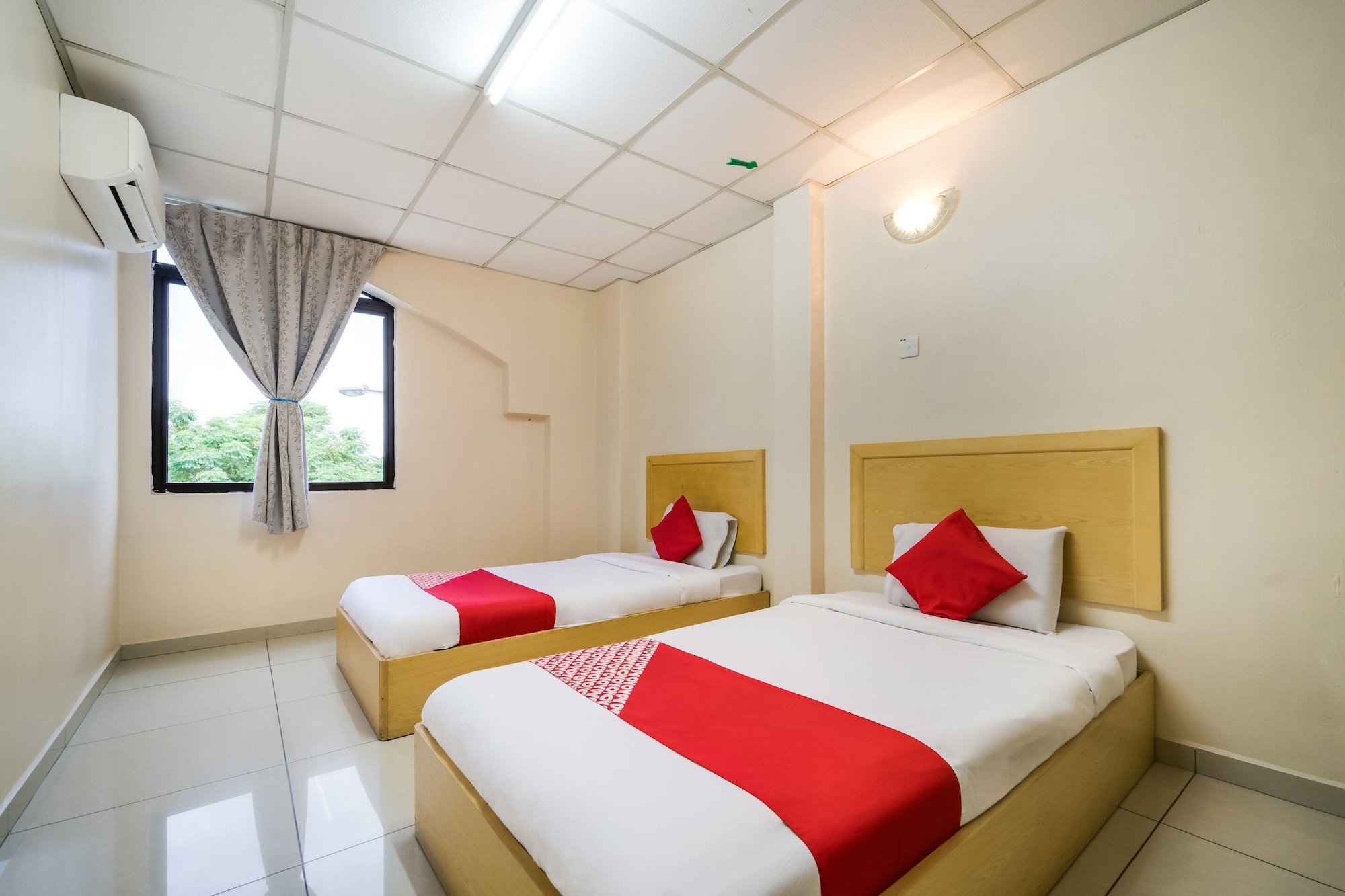 Deluxe, Twin Beds