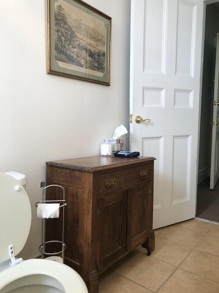 Rogues Harbor Inn 5/50
