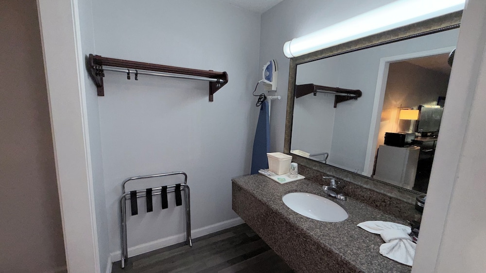 Wilkes Barre Inn And Suites 48/50