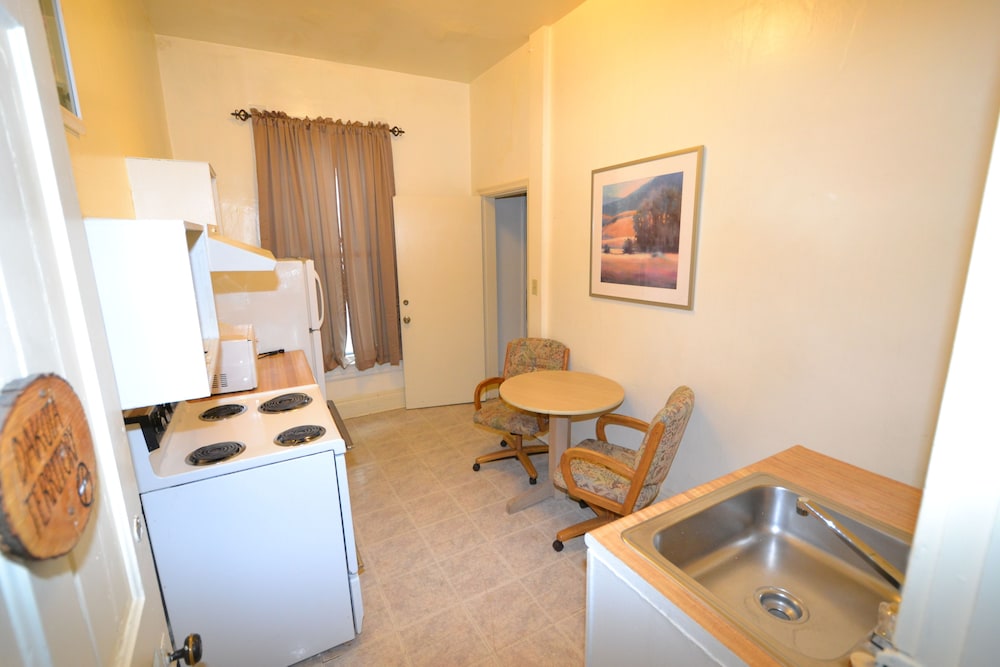 Perfect Stay Inn & Suites 48/49