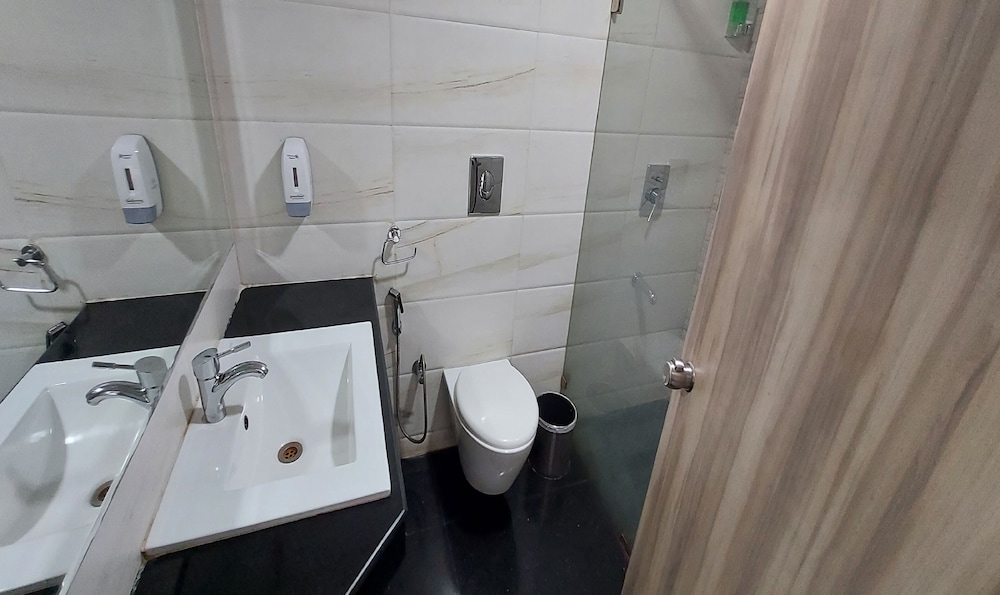 Oyo 7130 Hotel Broadway 48/50
