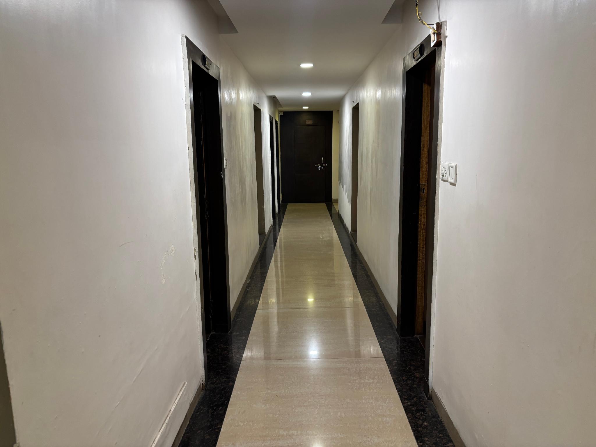HOTEL PARADISE 18/30
