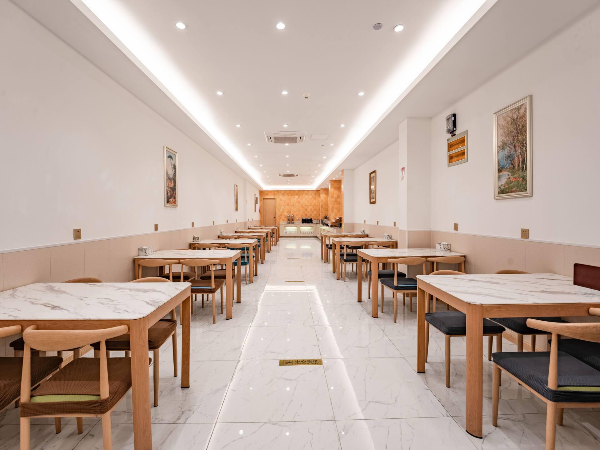 Vienna International Hotel(Jinfang Subway Station,East Railway Station, Hangzhou) 32/37