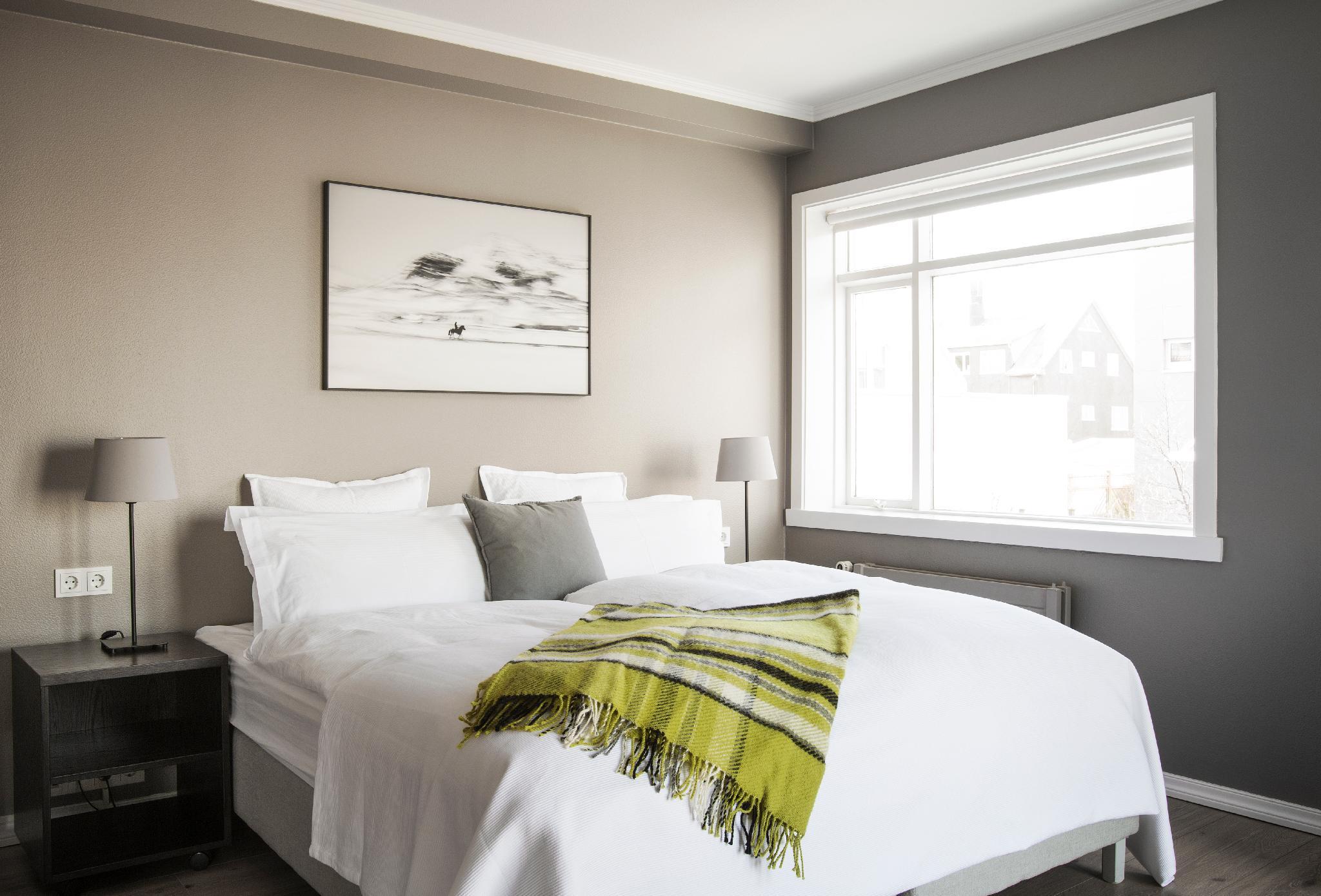 جناح جونيور بسرير كوين، Hotel Odinsve 11/12