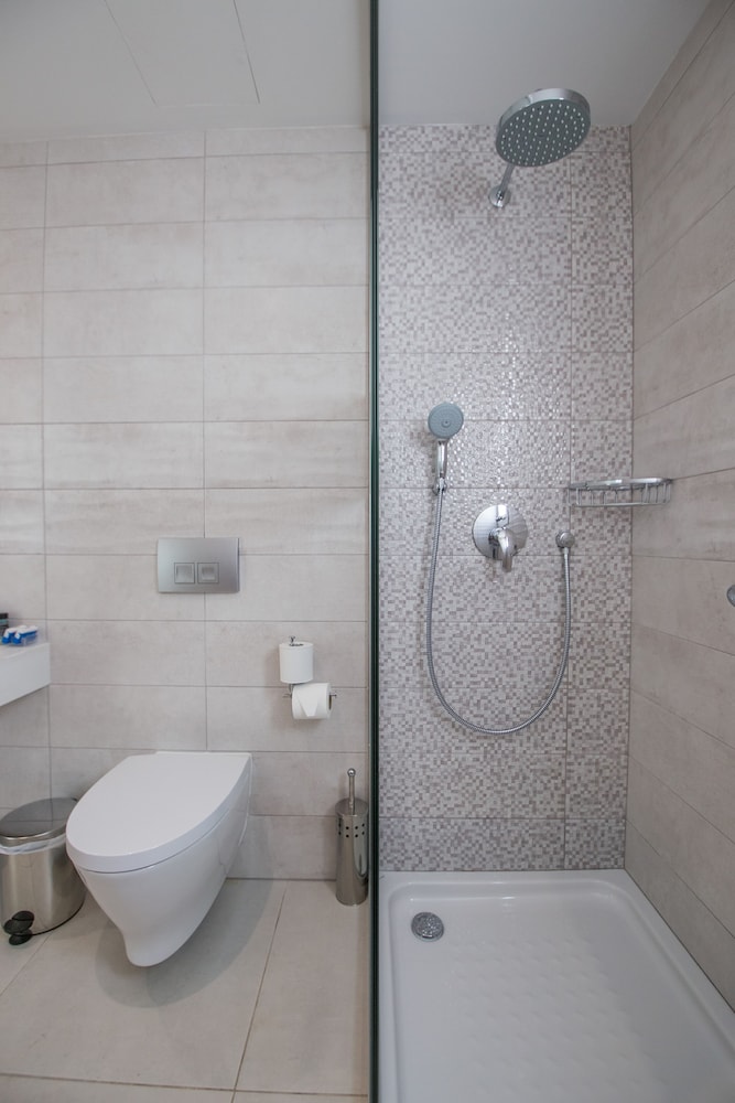 Anesis Hotel 43/44