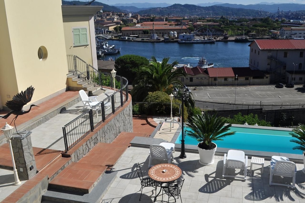 Villa Nina 6/22