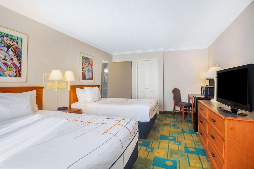 Days Inn by Wyndham Del Rio 27/55