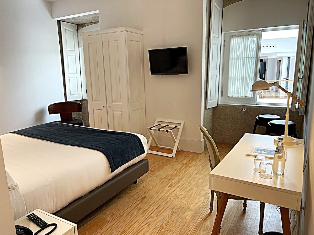 Caleway Hotel 8/37