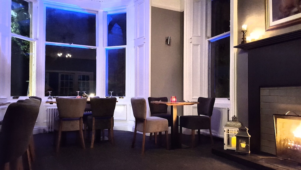 Mcinnes House Hotel 30/35