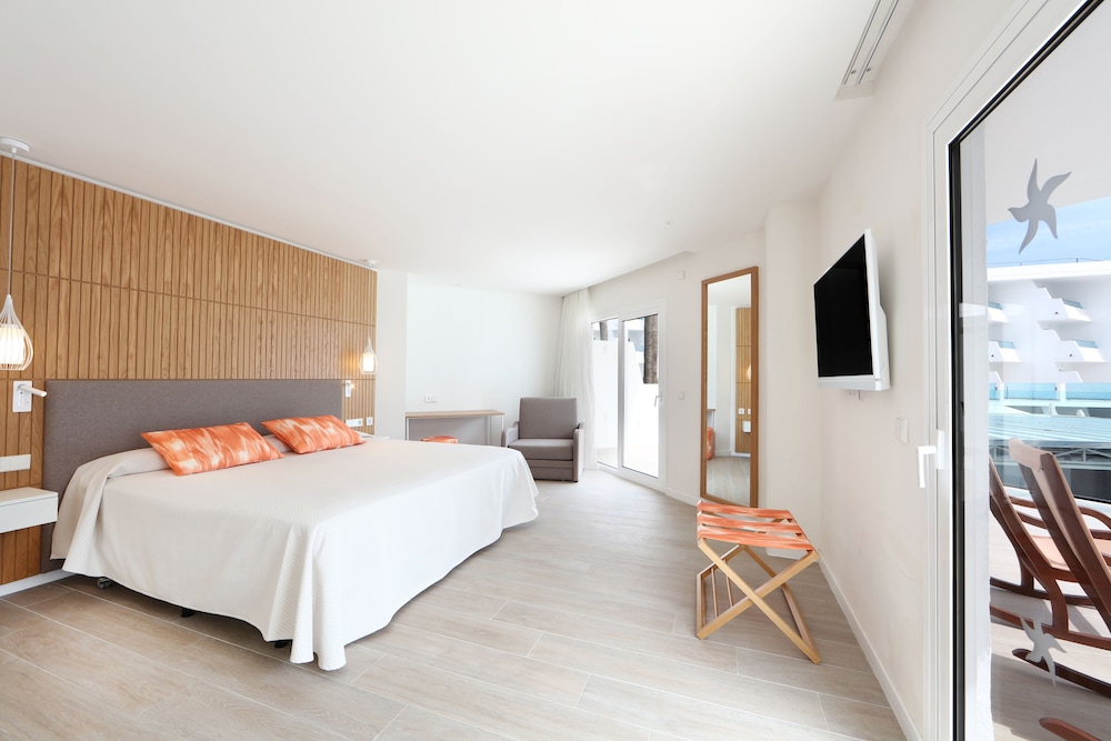 Iberostar Waves Playa de Muro 24/67