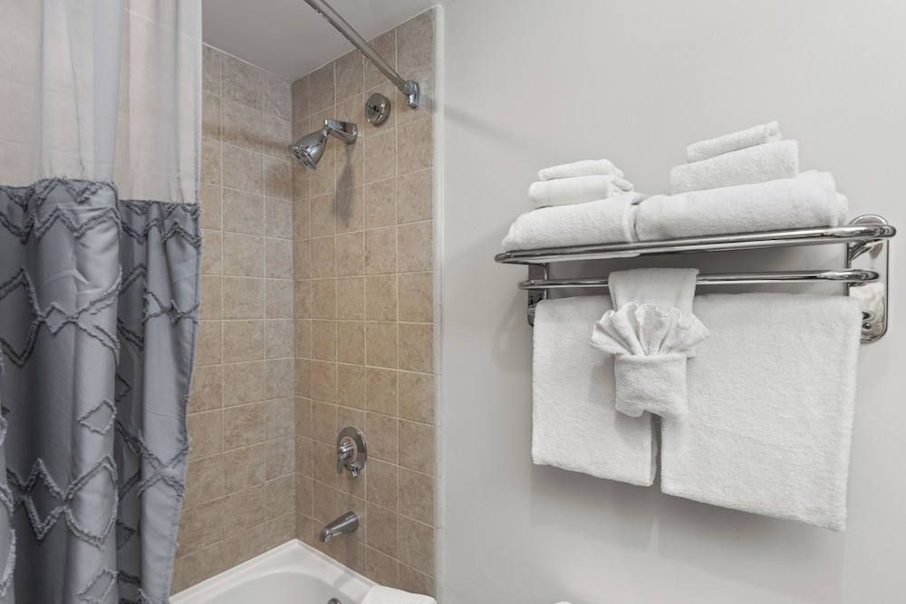 2 Bedrooms, Condo, 1 King and 2 Queen Beds, 2 Bathrooms, Sofa، The Steamboat Grand 3/3