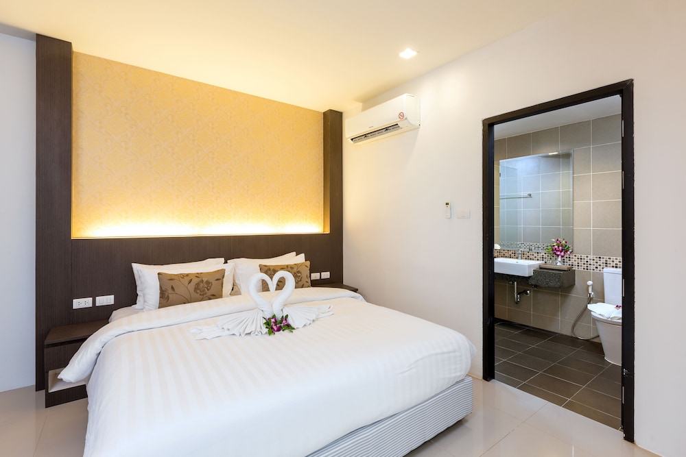 Patong Bay Hill Resort 14/70