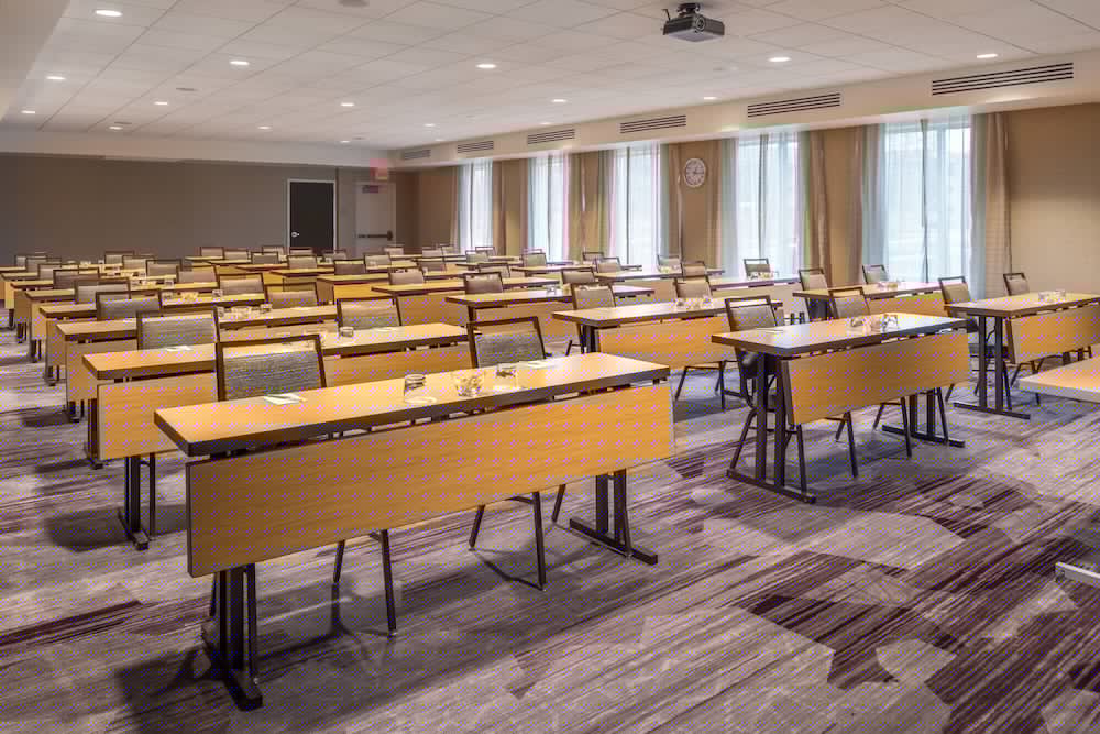 Courtyard By Marriott Detroit Farmington 43/47