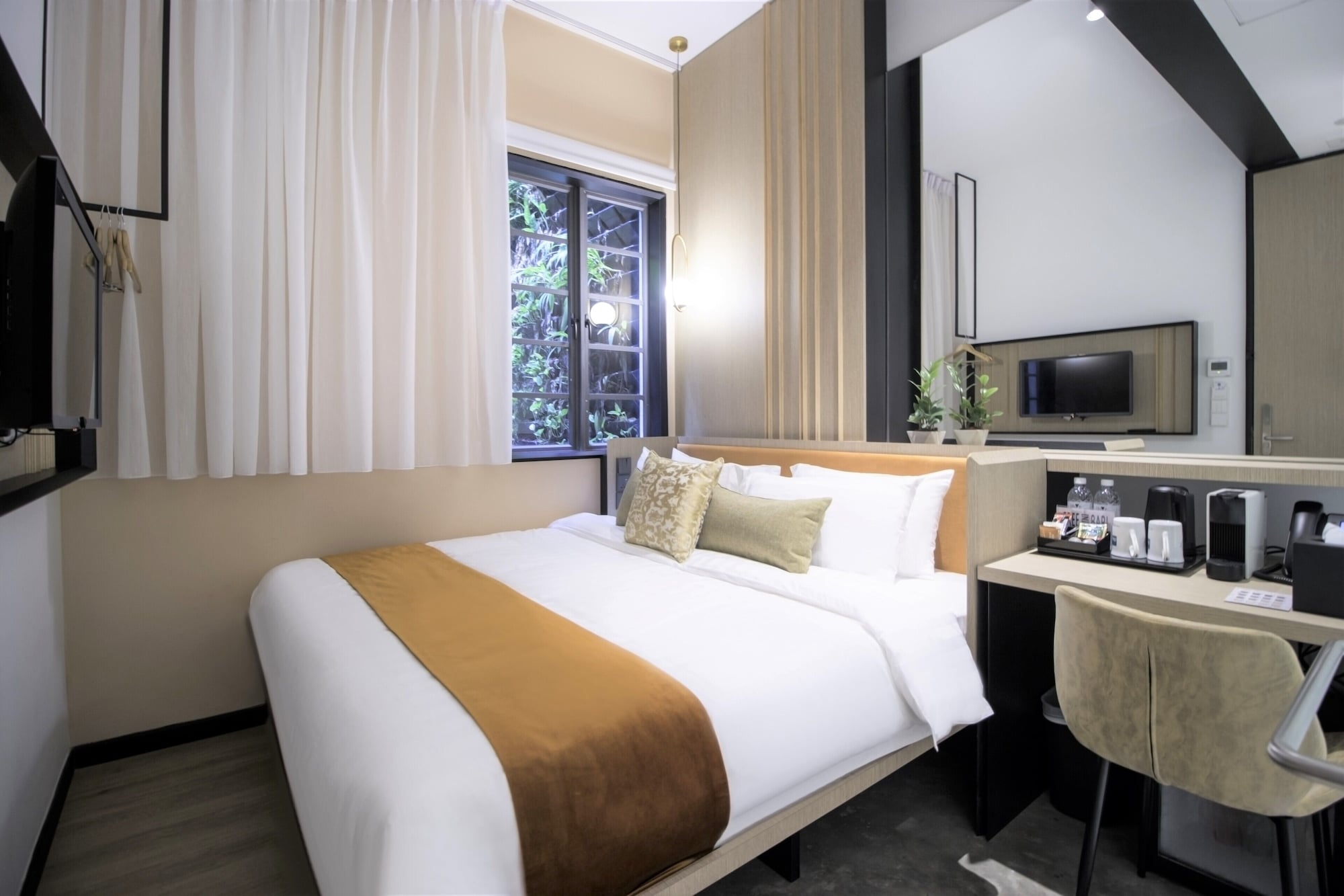 SUPERIOR, KING BED