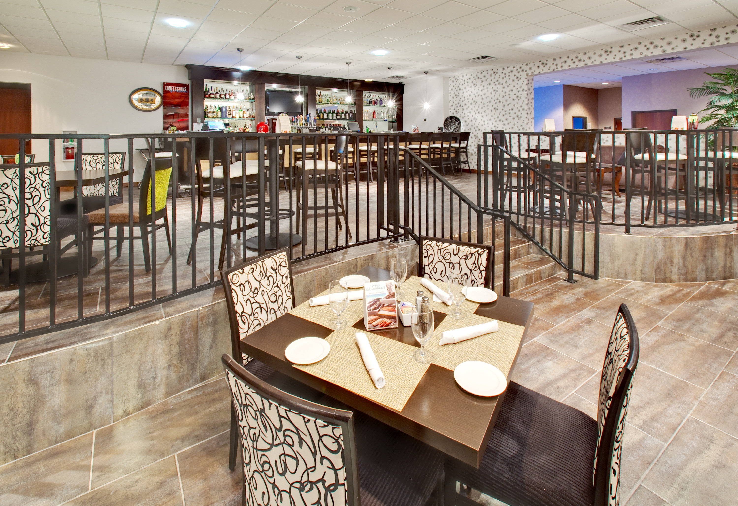 CROWNE PLAZA MILWAUKEE AIRPORT 43/81
