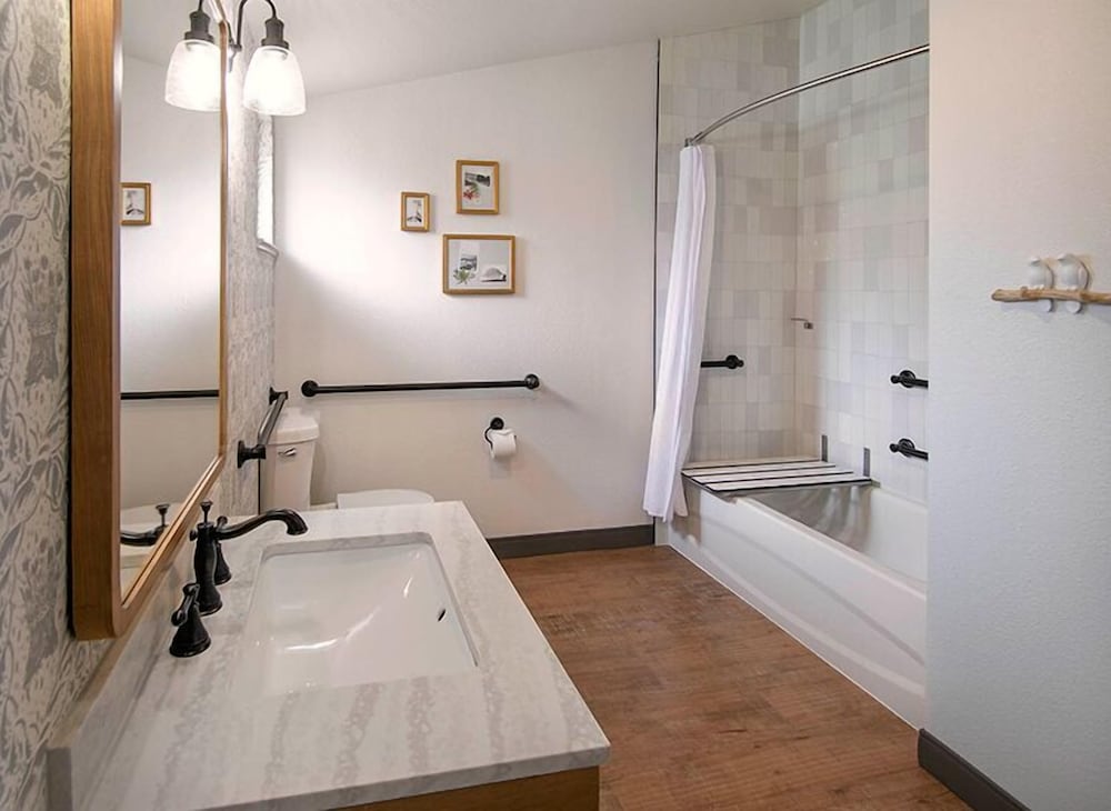 غرفة قياسية بسريرين كوين لذوي الإعاقة، Fireside Inn On Moonstone Beach 4/4