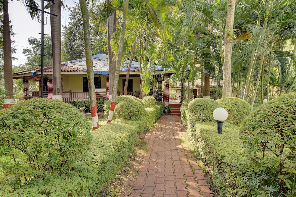 HOTEL KHANVEL RESORT 45/50