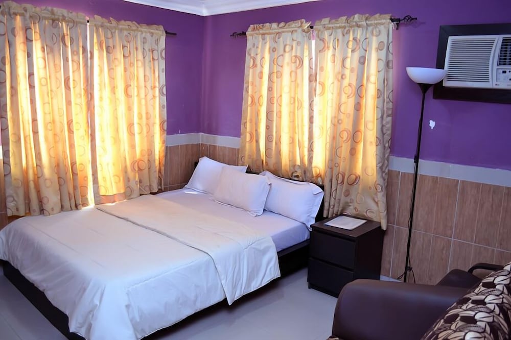 Inglesias Hotels 8/24