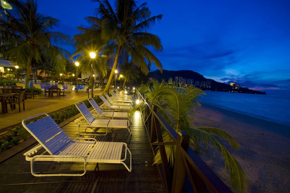 Flamingo Hotel by The Beach Penang 40/43