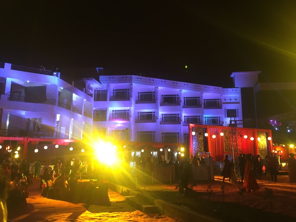 Hotel Amr Katra 2/28