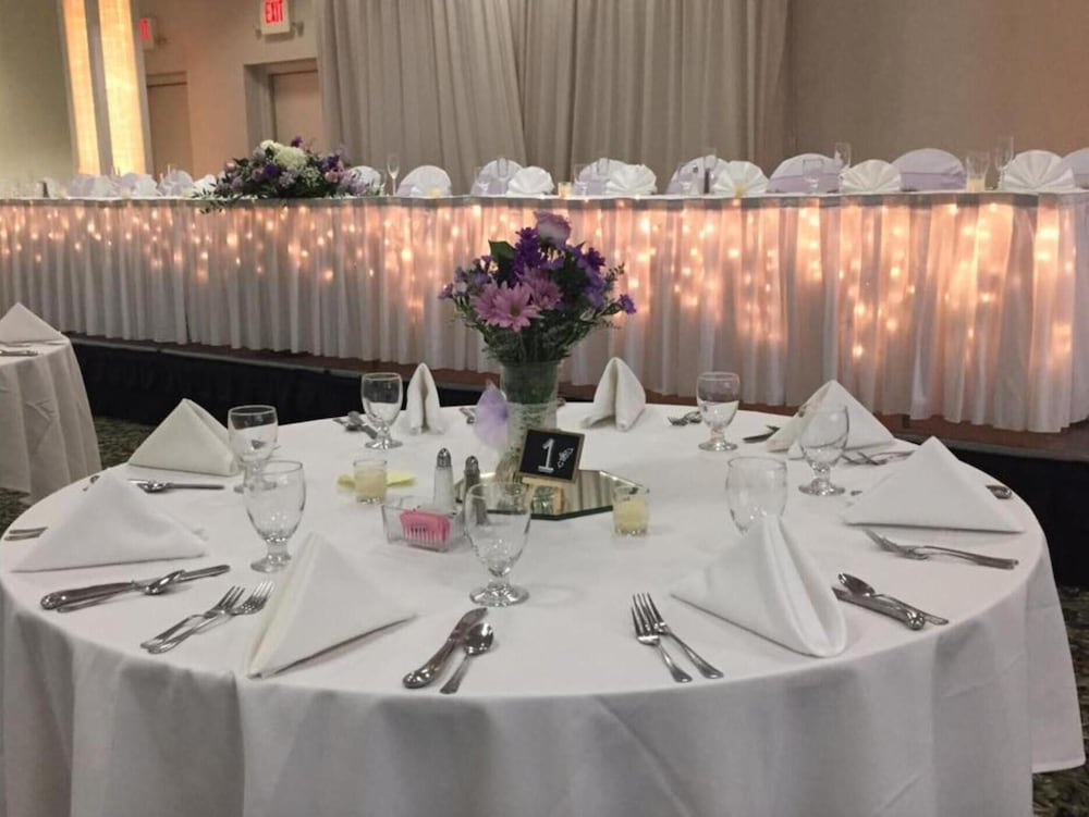 The Comstock Inn And Conference Center 27/31