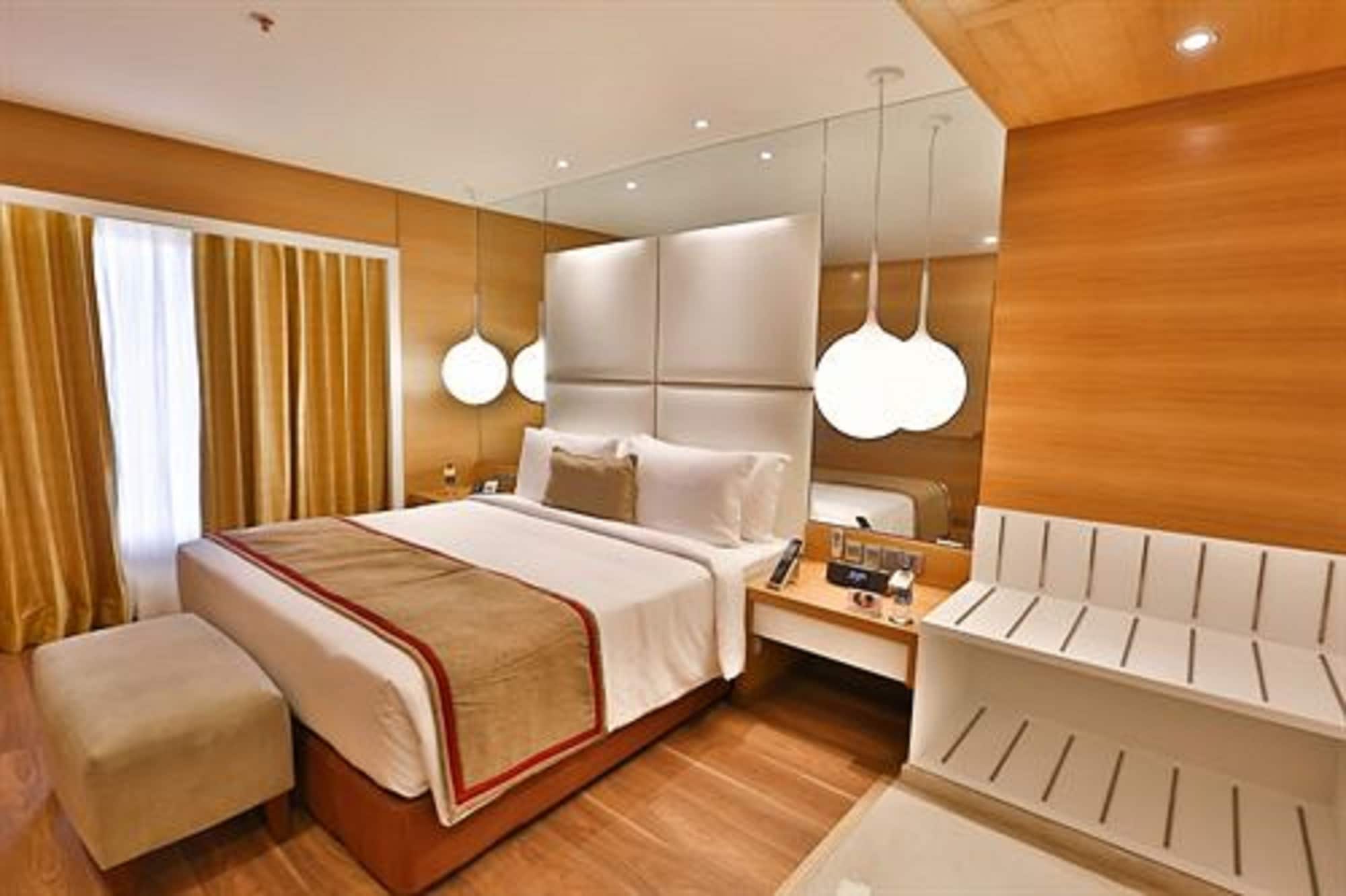 CLUB, SUITE