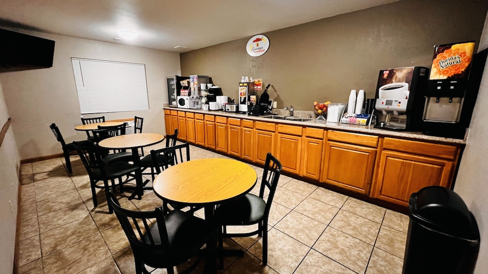 Super 8 By Wyndham Fremont Ne 25/33