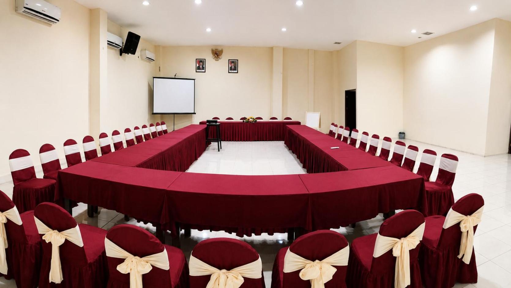 Mahkota Hotel 45/56