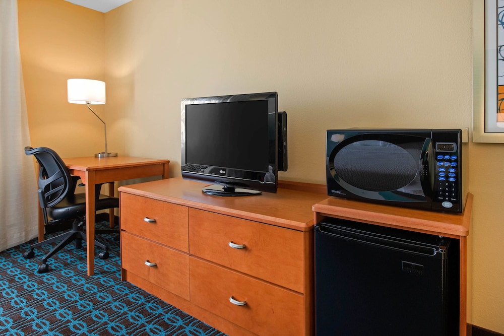 AmericInn by Wyndham St. Cloud MN Shopping Area 43/51