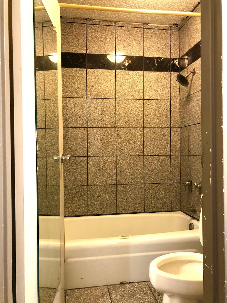 Bossier Inn And Suites 18/18