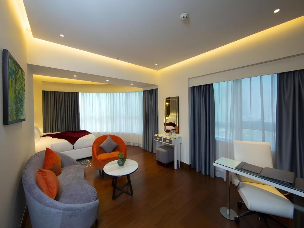 Panorama, Executive, Suite, King Bed، Number One Tower Suites 8/10