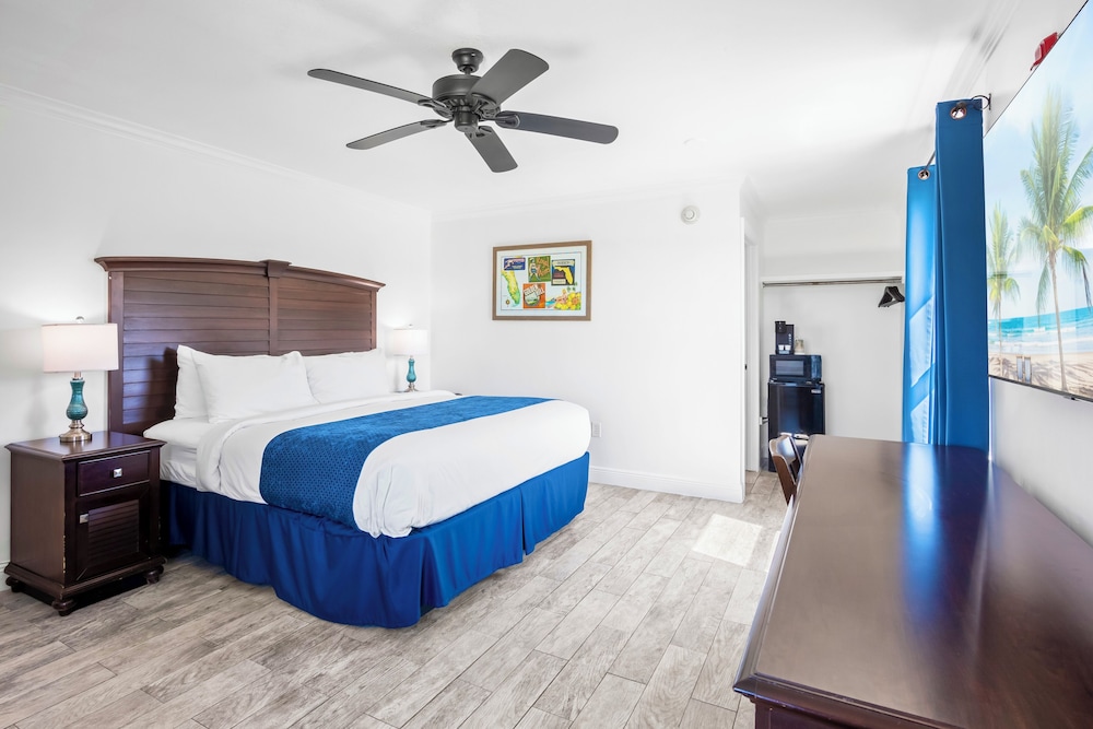 Island, Queen Bed