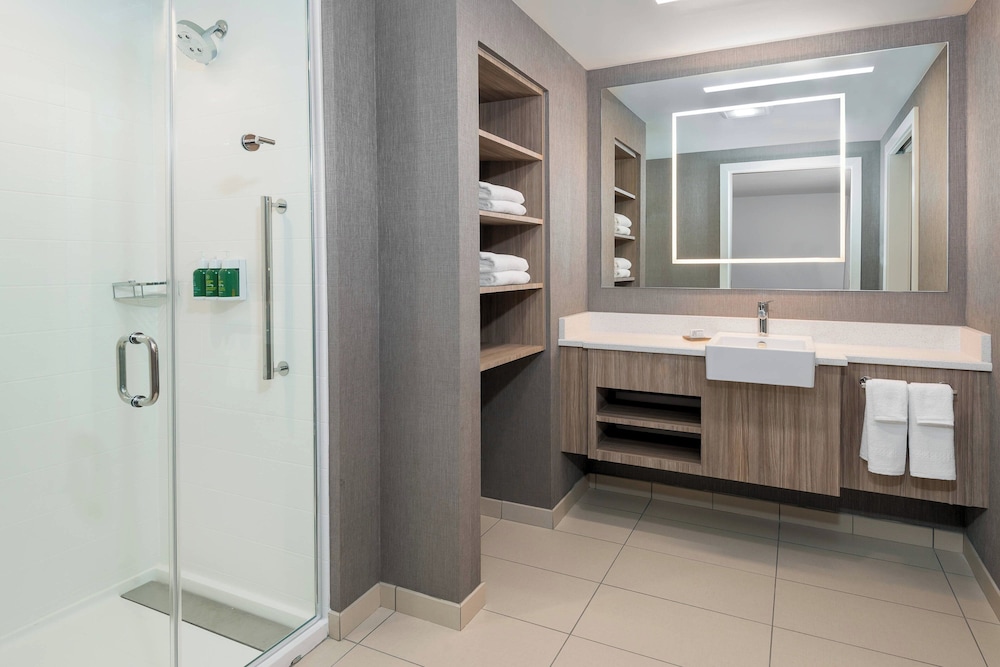 1 Bedroom, Suite, Living Area 3/4