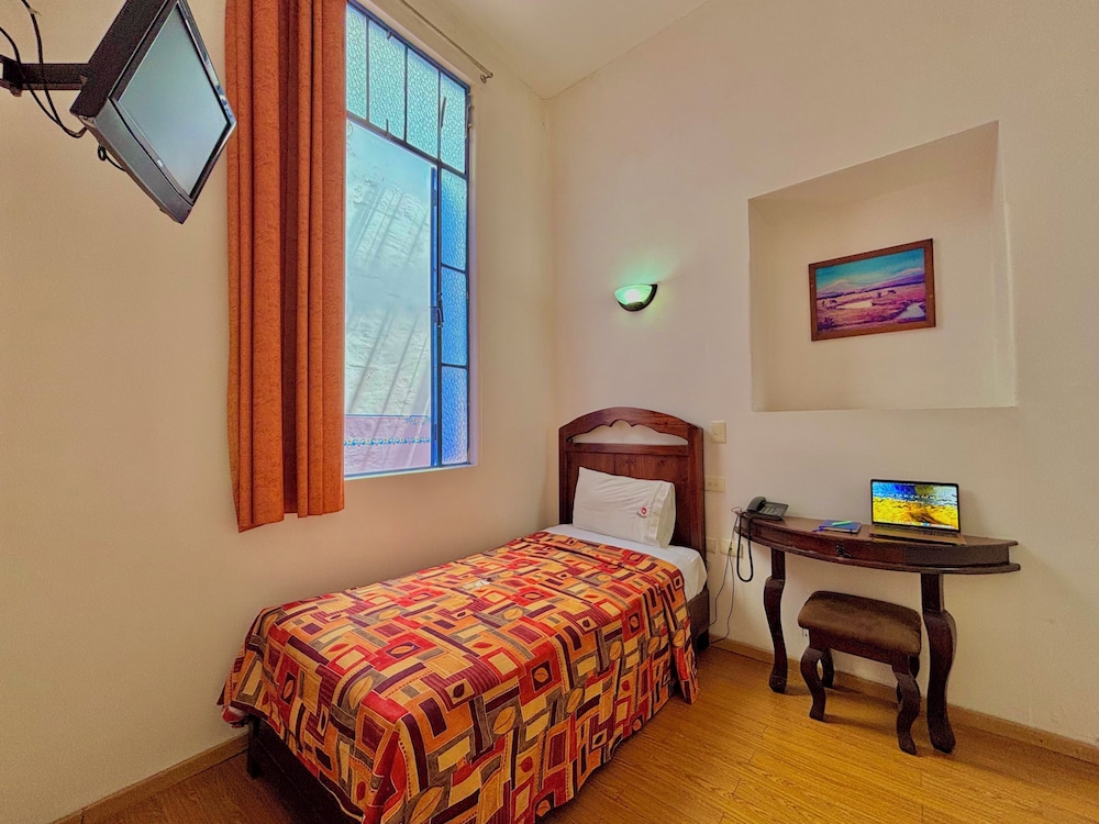 ROOM, SINGLE