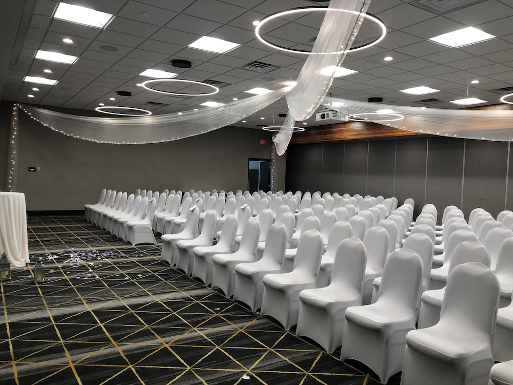 Holiday Inn Hotel And Suites St Cloud 53/60