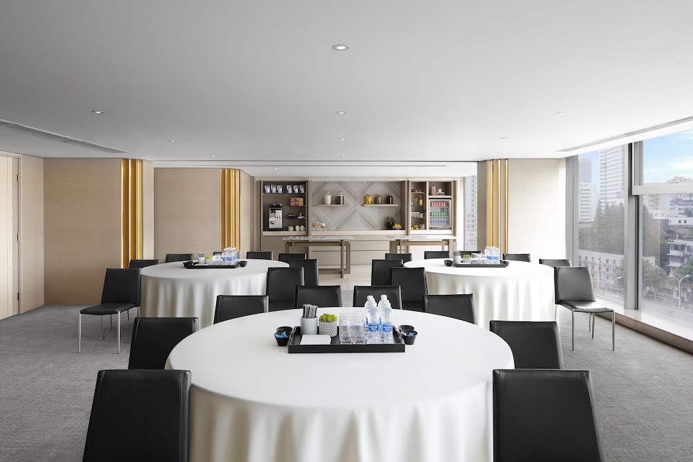 New World Wuhan Hotel 53/70